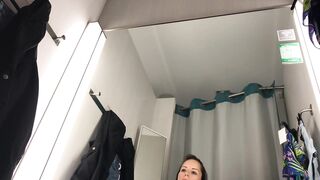 Public masturbation in changing room - VERY SEXY !!!