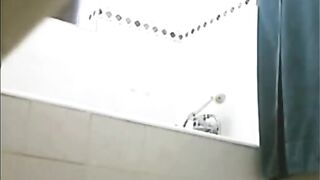 stepmom takes a washroom and I peek