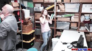 Teen shoplifter Ariel got screwed in front of dad