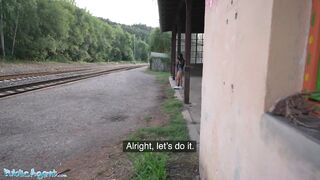 Public Agent Mia Trejsi fucks Her Cunt With a Dildo