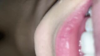 18 ITALIANA CULO PERFETTO SCHIAFFEGGIA UN CAZZO GROSSO E LO SUCCHIA CON GUSTO+ SBORRA - DIALOGHI ITa