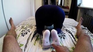 Neighbor's wife gives me a socksjob, a handjob in pretty white socks, I cum on her little feet