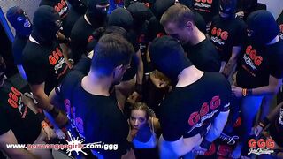 Ria Sunn loves to Blowbang before Group-Sex