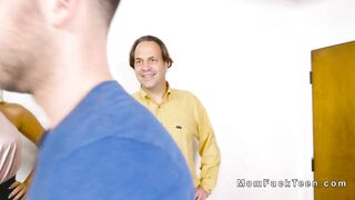 Golden-Haired teen and man bangs dads Mother I'd Like To Bang gf (Seth Gamble, Alyssa Cole, Savana Styles)