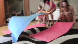 3 gals Gym at Home Sports Slow Carnal Dances in Sexy Lingerie