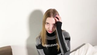 This Sweetheart muscular her lips and now she can't suck. What to do?