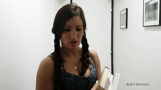 College gal suck and drink step-brother/elle suce et avale le sperme