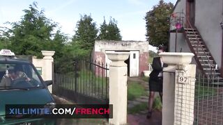 Taxi driver picks up the client and bangs her in the booty