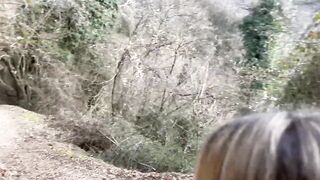 Video in pubblico. "VOGLIO IL CAZZO IN GOLA, IN MEZZO A TUTTI" sborrata in bocca. Dialoghi ita Italy