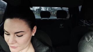 Screwing the husband's friend in the back seat of his car during the time that his driving xxx