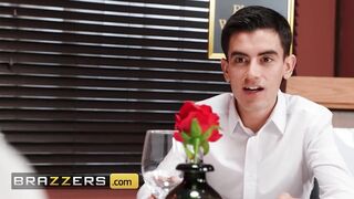 (Ebony Mystique) Gives (Alexis Tae) Tips On How To Improve Her Fellatio Job It Turns Into A Wild three-some - Brazzers