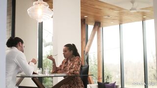 My therapist invited me to her house for a romantic dinner date