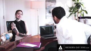 Fertility Doctor Fills His Client's Pussy With His Cum!