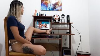 I find my girlfriend watching porn and masturbating, this honey sucks me desperately and I bang her in the ass