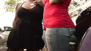 4 angels meet at a mall