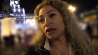 Vanesa wishes to catch cocks in the middle of the street