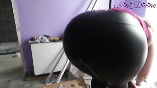 Construction Worker Fucking My Stepmom's Big Ass During Work!