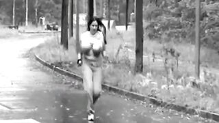 Soutien-Gorge, Pourquoi Faire? Des Seins Tombant, Faut Que Ça Bougent, Hanging Monster Boobs Outdoor