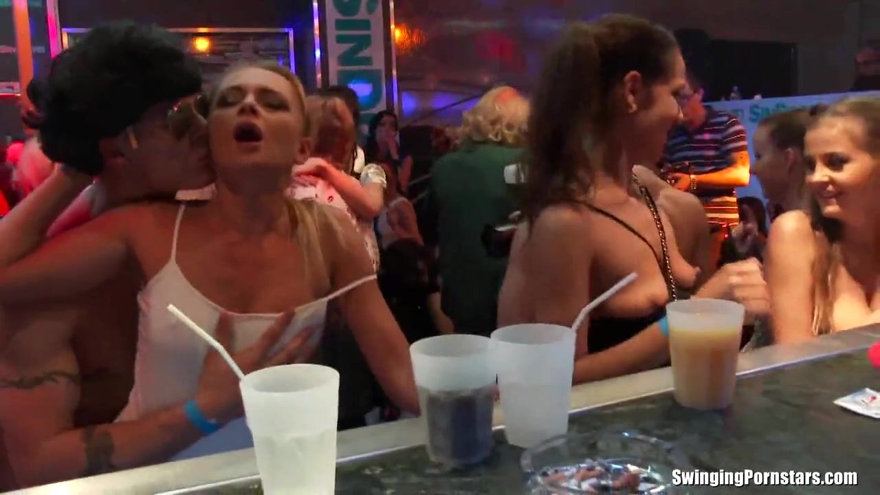 DRUNKSEXORGY - Club harlots suck and fuck