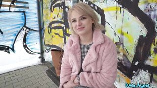 Vaness Queen is a dick loving, golden-haired babe who doesn't mind enjoyable strangers for free