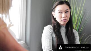 MODERN-DAY SINS - Teen Babysitter Kimmy Kimm CUM SWAPS Her Boss' CREAMPIE With His Hot MILF Wife!