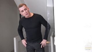 Cold-blooded clown attacks 2 girlfriends