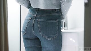 Eve Pleasant Squirting wearing Pantyhose