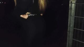 Spontaneous risky pull out screw in front of a public café on our night walk