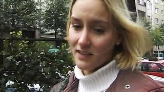 Deutsches Teen auf der Strasse angesprochen