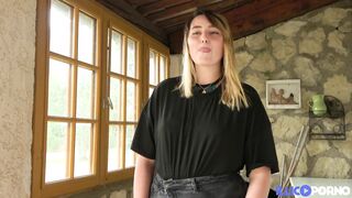 Nasty hotty Davina loves anal in the rain