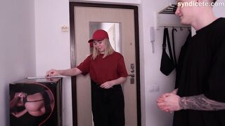 Thanked the delivery angel for delivering a heavy package - Tantaly doll - three-some with a doll