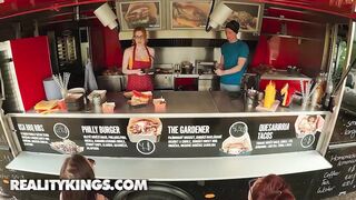 Scarlett Jones Opens Her Food Trunk For The first Time And Flashes Her Titties For Greater Amount Customers - Reality Kings