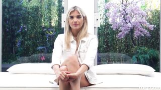 Lalin Cutie with a glamorous butt goes for it during her try-out