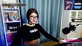 A streamer girl skinloverss gave herself to me during a donation stream