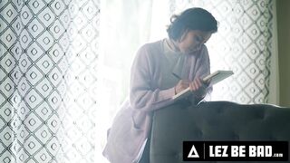 2 Hawt Cuties Have Rough Big Strap-Ons Sex