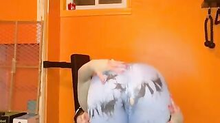 excited Pawg rips leggings for an oily solo vibrator screw in the gym