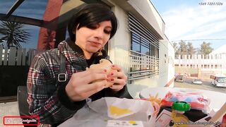 Famous Latin Sweetheart Youtuber goes to McDonald's and ends up with sauce all over her - "IT'S VERY BIG, PUT