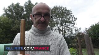 Super hot chick bangs the old gardener