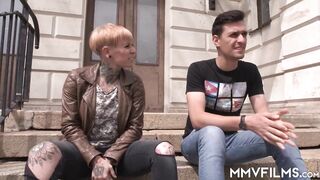 Pierced older bitch screwing a big dong