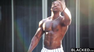 BLACKED Experienced MILF Can’t Resist Cheating With 4 BBCs