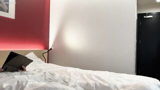 After skiing, stepmom shares daybed with stepson