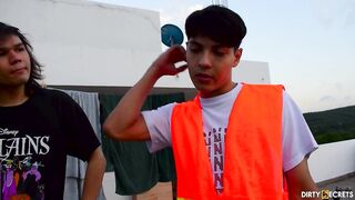 HOUSEWIFE GETS BANGED BY ELECTRICIAN TO BE REWARDED FOR HIS WORK.