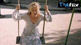 Vahina Giocante Booty, Bush Scene in Lila Says