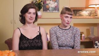 Ersties - Intensive Thong-on-Action im Doggy Style mit Emma K und Amanita