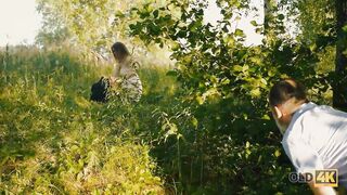 OLD4K. Angel tempts old stud and gets it on with him in the greenery