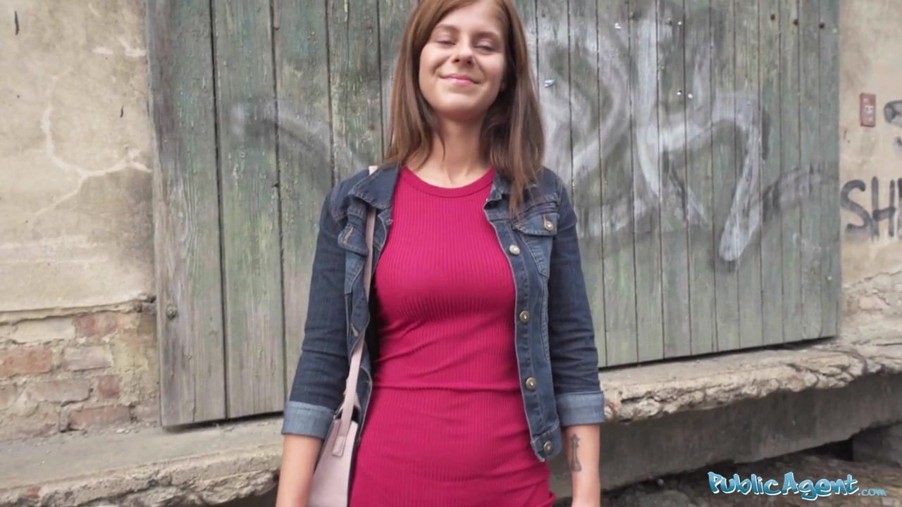 Public Agent Her perfect ass makes him wish to fuck her outside in public