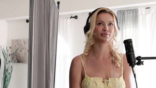 SMOKIN' HAWT GOLDEN-HAIRED Cherry Kiss Screams With Fun While Riding Vince's Hard Schlong