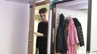 AGEDLOVE Sexually excited Jack screws the old actress in the dressing room