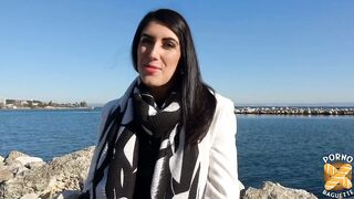 Jade wishes her snatch to be drilled well