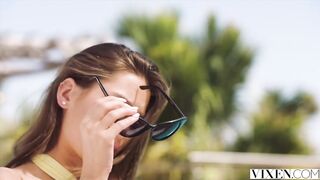 Russian hotty tries threesome on her vacation